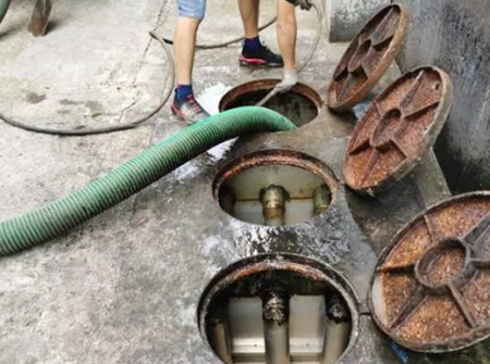乌鲁木齐哪里有高压清洗管道，化粪池清理及抽粪车