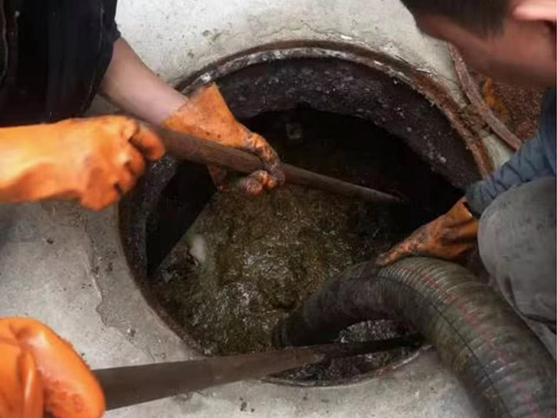 乌鲁木齐清理化粪池时如何避免沼气的危害？